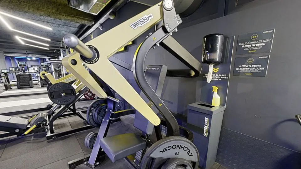 Illustration Fitness Park : Incline Chest Press Technogym
