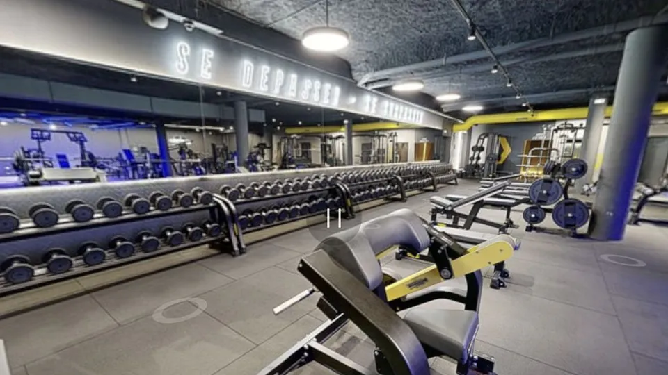 Illustration Fitness Park : Pure Biceps Curl Technogym