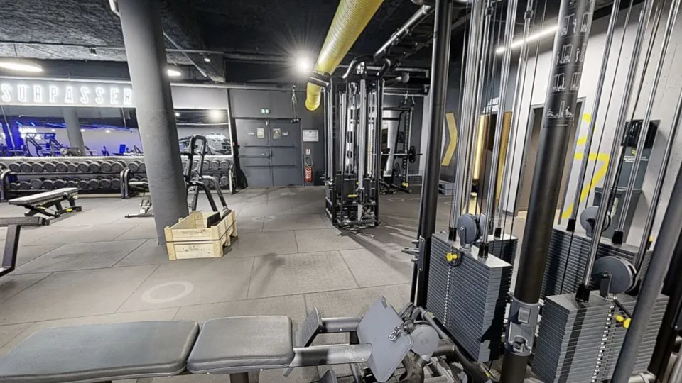 Illustration Fitness Park : Tirage horizontal poulie