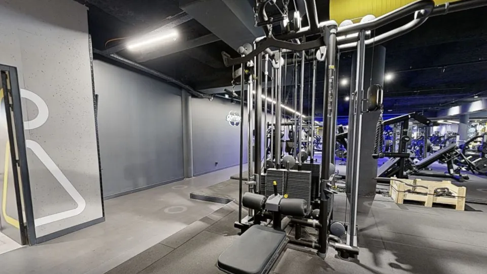 Illustration Fitness Park : Tirage vertical poulie